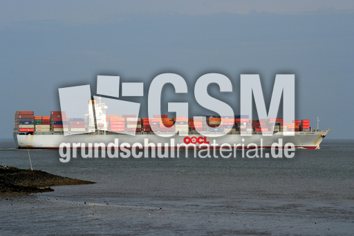 OOCL Kaoshiung.JPG